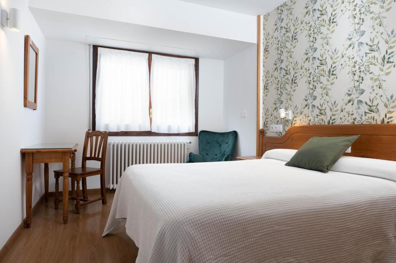 Hotel Mi Casa Sabinanigo Ngoại thất bức ảnh