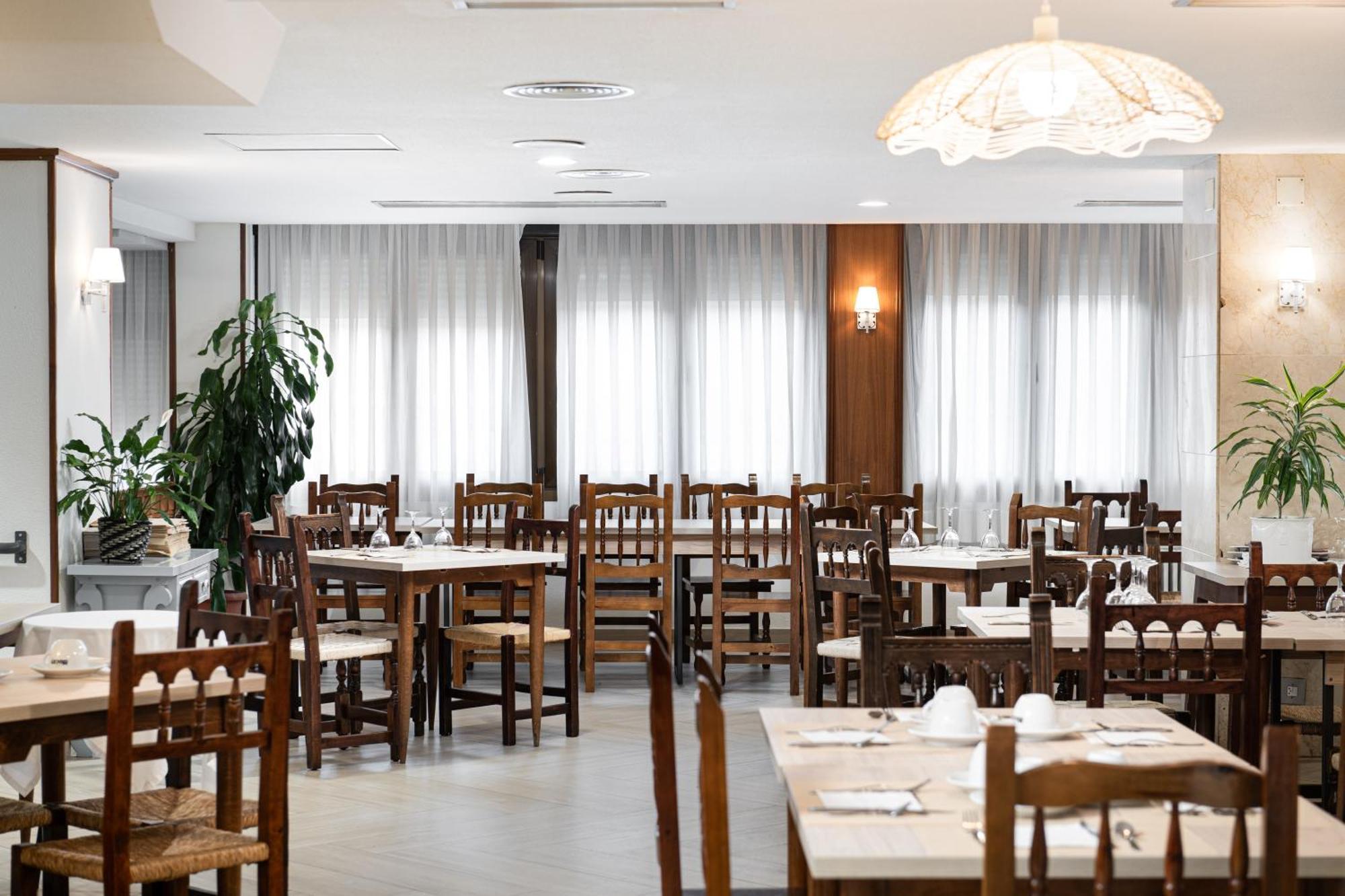 Hotel Mi Casa Sabinanigo Ngoại thất bức ảnh